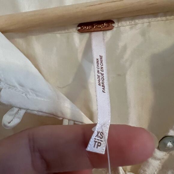 Free People NWT XS Live to Tell silk cream poet blouse - Picture 8 of 9